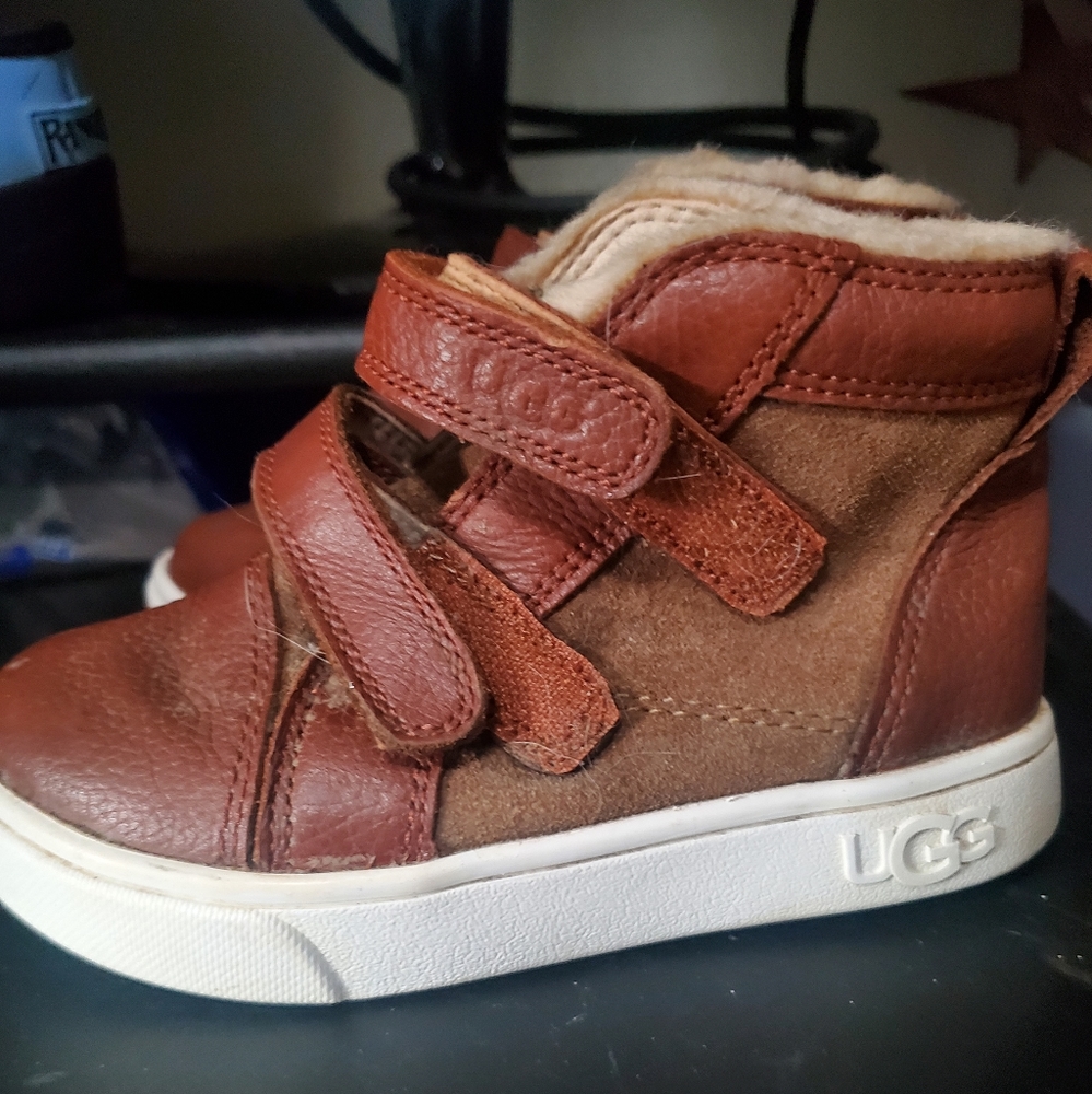 Ugg Shoe Boot Childs 8 Velcro Sherpa Boys Toddler 8c hightop Rennon II high